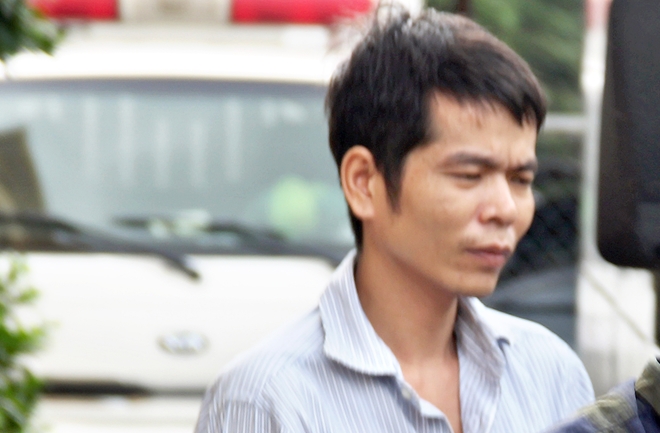 Cha mẹ đi làm ăn xa, con gái ở nhà bị gã hàng xóm xâm hại