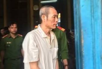 Người đàn ông vũ phu đổ thuốc độc vào miệng vợ