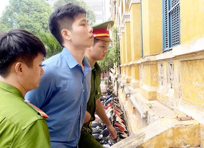 Níu kéo tình cảm không được, dùng dao đâm chết bạn gái