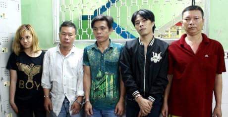 Gã xe ôm, điều tiếp viên chặt chém du khách nước ngoài