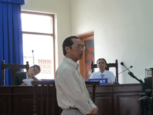 Truy tố một nguyên Phó Tổng biên tập lái xe tông chết 2 bố con 