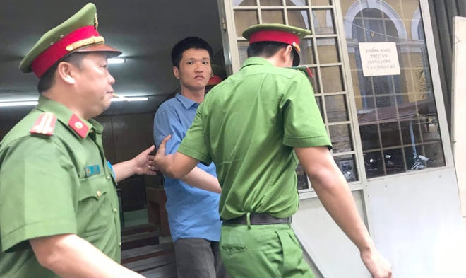 Tử hình kẻ ngáo đá nhìn người tình thành quỷ dữ