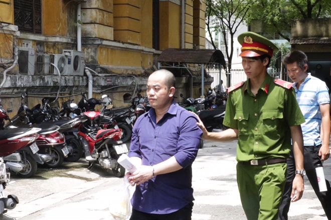 Chủ salon ô tô dùng "chiêu độc" lừa chiếm đoạt hàng trăm tỷ đồng rồi trốn sang Mỹ