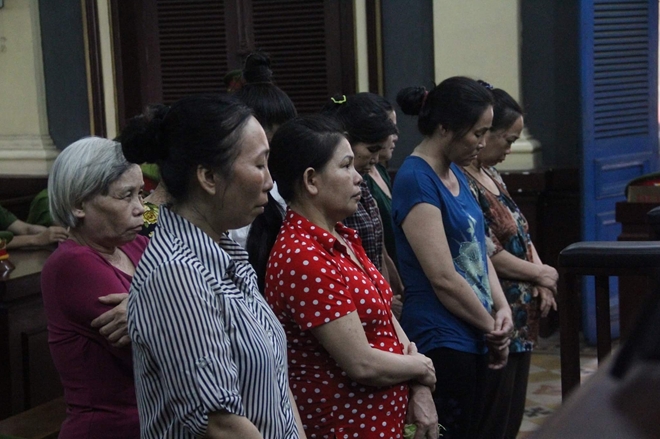 9 phụ nữ trộm 650 cây vải trong sân bay Tân Sơn Nhất