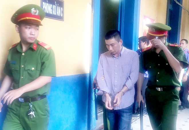 Đến nhà bạn nhậu, hiếp dâm con gái của bạn