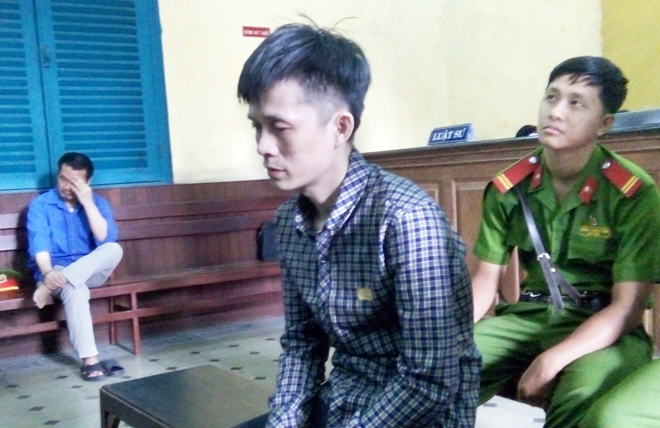 Sát hại vợ con vì nghi ngờ ngoại tình