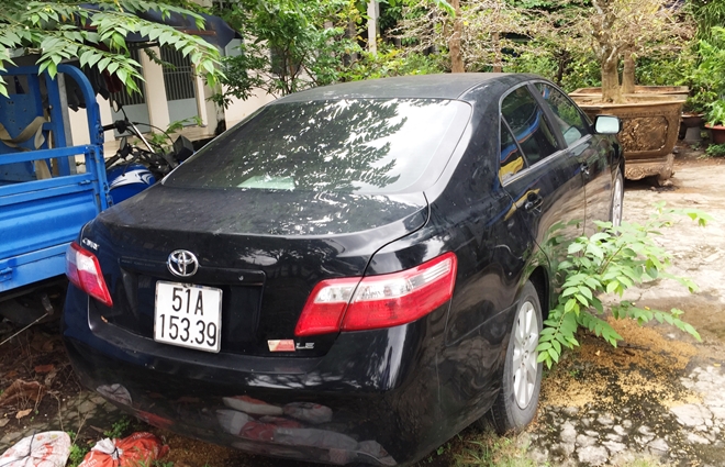 Làm giả giấy tờ ô tô lừa bán 600 triệu đồng