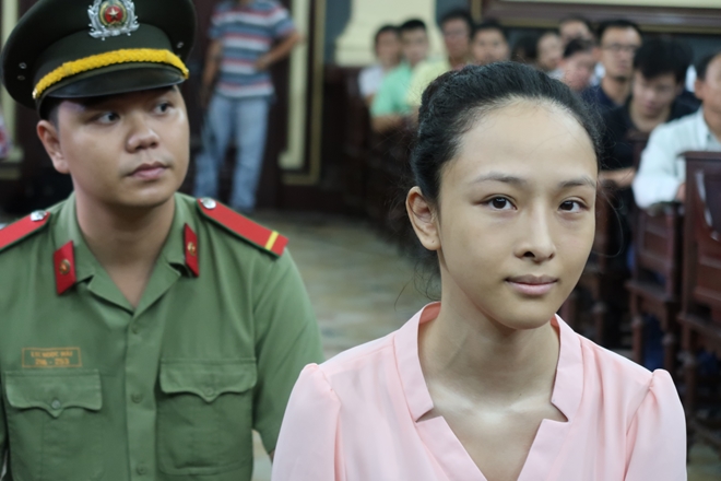 Tạm đình chỉ điều tra vụ hoa hậu Phương Nga 