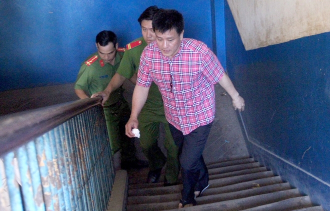 Xét xử cựu cán bộ hải quan nhận hối lộ tiền tỷ