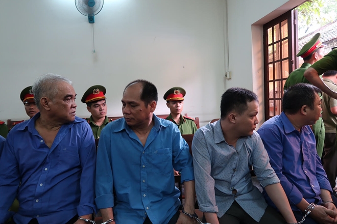 Băng cướp hung tợn trấn lột hành khách trên các tuyến xe miền tây lãnh án 