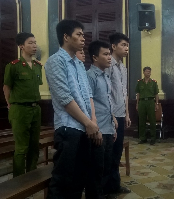 Chuốc thuốc ngủ bảo vệ, đột nhập cửa hàng FPT trộm cắp