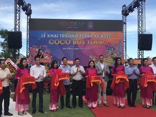 Khai trương xe buýt du lịch hai tầng mui trần đầu tiên tại Việt Nam