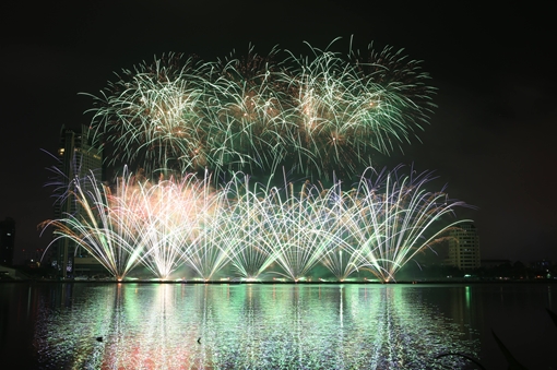 “Nhịp cầu tình yêu” - bữa tiệc sắc màu và âm nhạc bên sông Hàn