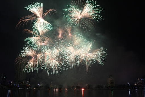 Hai đội Ý – Hồng Kông hé lộ bài thi pháo hoa tuyệt đỉnh về ánh sáng 