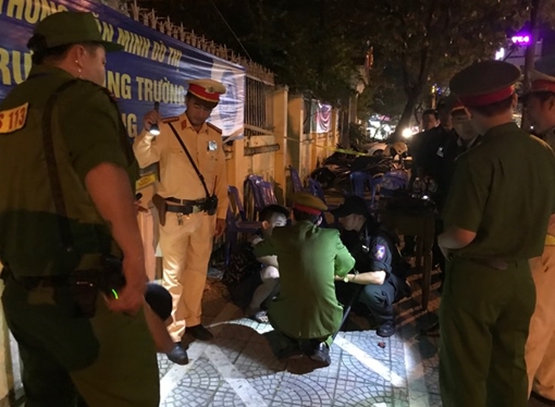 Nhóm thanh niên phê thuốc lắc thuê taxi đi “cổ vũ bóng đá”