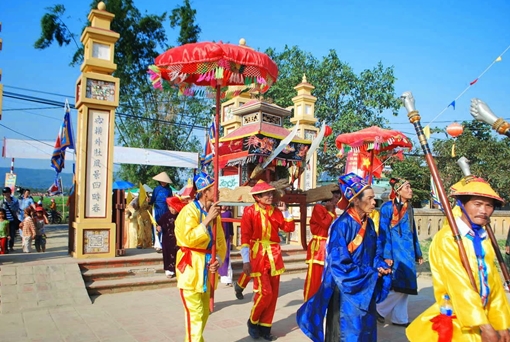 Khai hội đình làng cổ Túy Loan trên 500 năm tuổi 