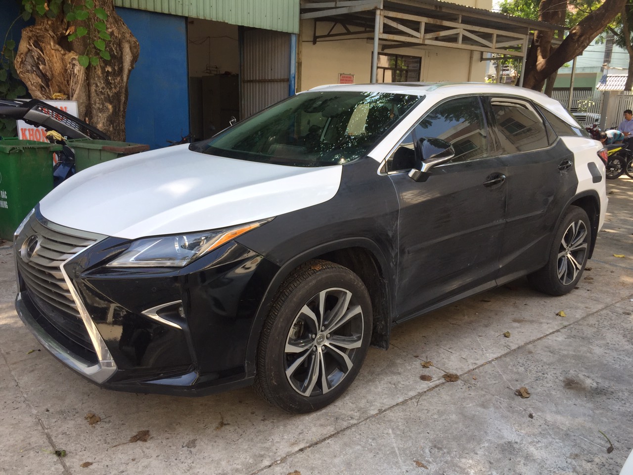 Hai thanh niên trộm Lexus từ Đà Nẵng đổi màu sơn mang ra Hà Nội