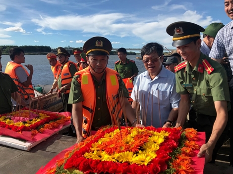 Báo CAND tri ân các Anh hùng liệt sĩ ở Thành cổ Quảng Trị