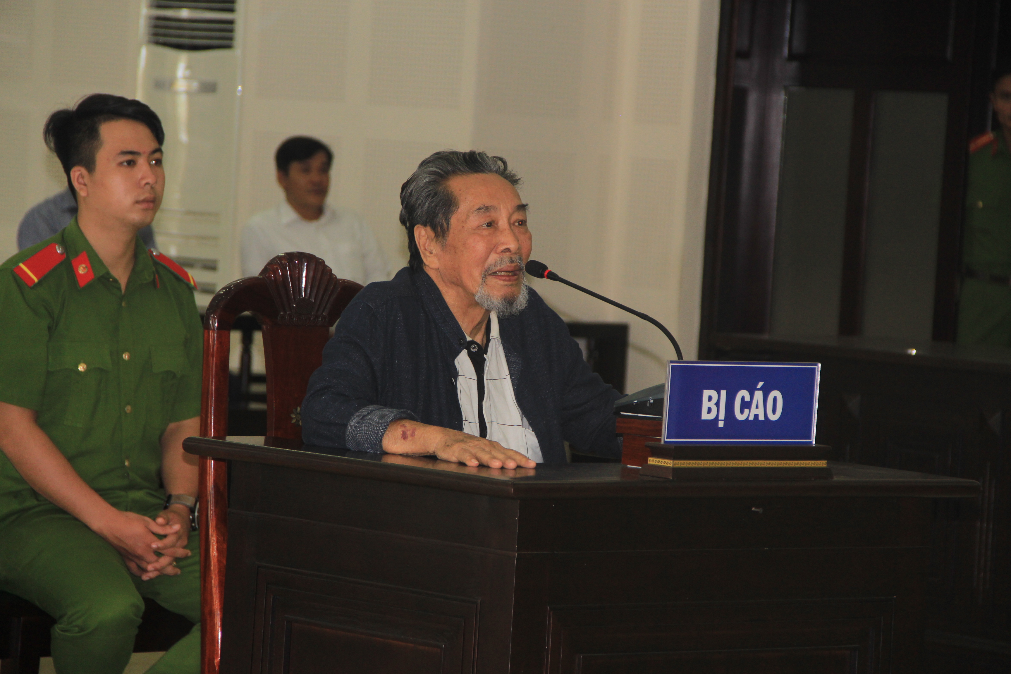 Đại gia BĐS 83 tuổi hầu tòa vì lừa đảo chiếm đoạt hàng chục tỷ đồng