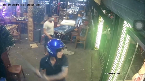 Nhóm côn đồ đập phá quán nhậu vì... phục vụ không chu đáo