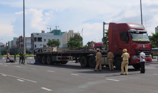Cấm dừng, đỗ các phương tiện và vận tải trên toàn tuyến đường ra cảng Tiên Sa 
