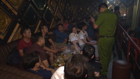 Đột kích bar đã đổi tên vì vi phạm, phát hiện 35 nam nữ dương tính với ma túy