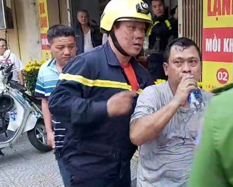 Cảnh sát PCCC Đà Nẵng cứu 2 người mắc kẹt trong vụ cháy chiều mùng 1 Tết
