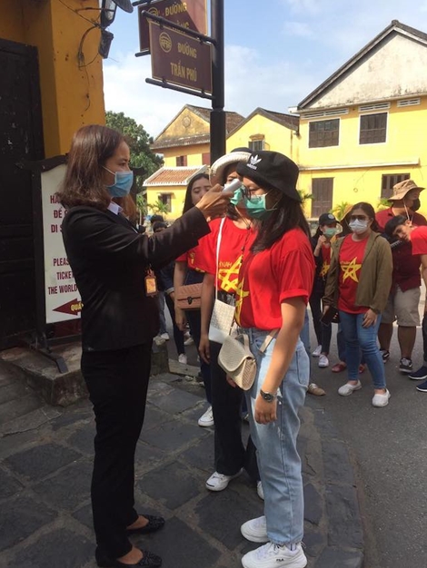 Trang bị máy đo thân nhiệt ở các điểm bán vé tham quan phố cổ Hội An