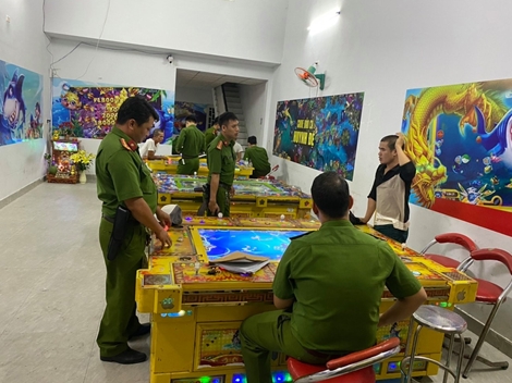 Kiểm tra quán game không phép, phát hiện nhiều khách dùng ma túy