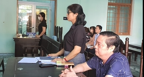 (Hy hữu) Phụ huynh kiện trường ra toà vì “lạm thu” và làm tổn thất tinh thần  