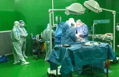 Sản phụ mắc COVID-19 'vượt cạn' trong Bệnh viện dã chiến của Đà Nẵng