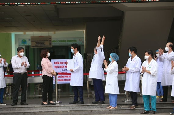 Niềm vui khi BV Đà Nẵng đón bệnh nhân điều trị sau 30 ngày phong tỏa