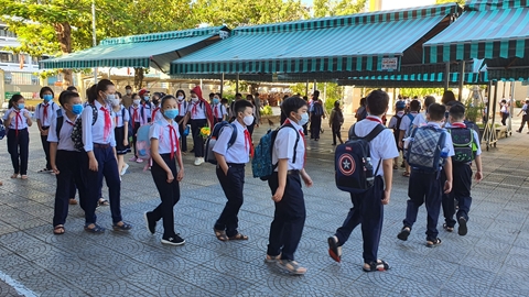 Đảm bảo an toàn phòng dịch COVID-19 ngay ngày đầu học sinh THPT, THCS Đà Nẵng đến trường