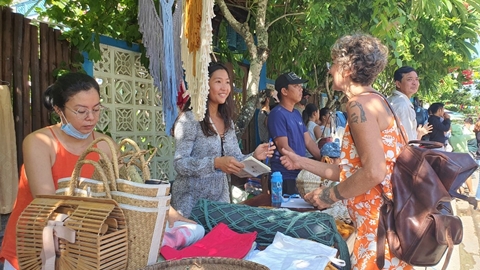 Độc đáo chợ phiên làng chài ở phố cổ Hội An 