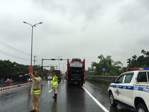 Nỗ lực giúp dân khắc phục hậu quả nặng nề do mưa lũ