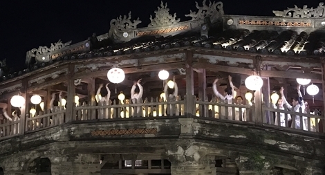 Phố cổ Hội An “thức giấc” cùng 500 chiếc đèn lồng 