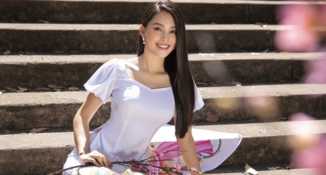 Hoa hậu Tiểu Vy đẹp tinh khôi với áo dài truyền thống ngày cận Tết - Báo Công an Nhân dân điện tử