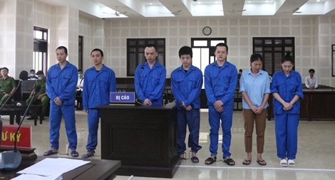 Tổ chức cho hàng chục người Trung Quốc nhập cảnh, ở “chui” để đánh bạc