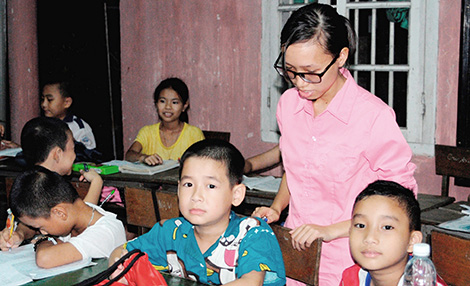 Lớp học dành cho trẻ em nghèo, mồ côi giữa phố cổ