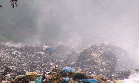 Dân kêu trời vì bãi rác cháy gây ô nhiễm trầm trọng 