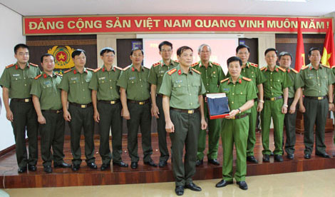 Phối hợp công tác truy nã tội phạm, đẩy mạnh phong trào toàn dân bảo vệ an ninh Tổ quốc