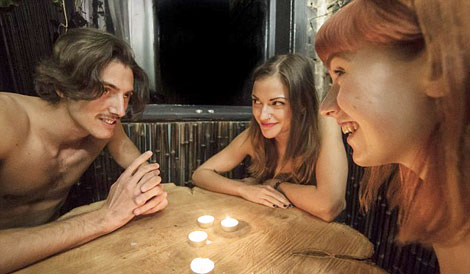 Nhà hàng khỏa thân đầu tiên ở Nhật Bản nói "không" với thực khách béo phì