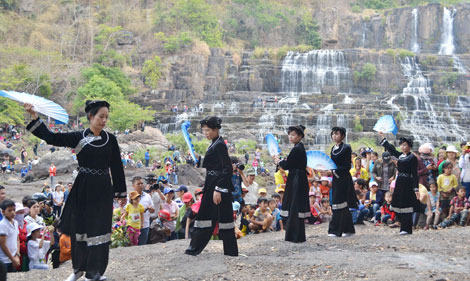 Lận đận số phận slư nam người Tày