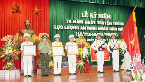 Công an các địa phương Kỷ niệm 70 năm Ngày truyền thống lực lượng ANND