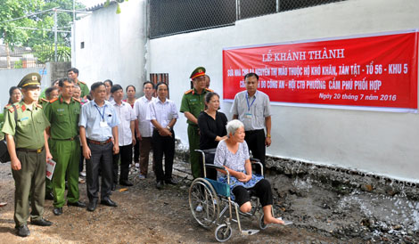 Khánh thành và bàn giao nhà tình nghĩa 