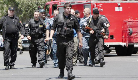 Cảnh sát Armenia đấu súng với tội phạm