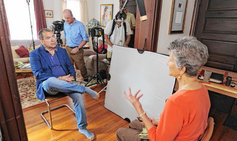 Phóng viên Mỹ điều tra giúp truy lùng kẻ giết người hàng loạt