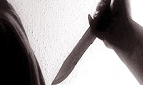 Vừa rút tiền ở cây ATM thì bị kẻ cướp đâm thủng bụng