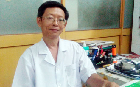 Blouse trắng trong ngôi nhà "4T"