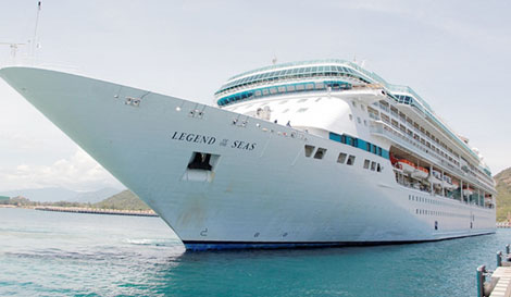 Cảng Cam Ranh đón tàu du lịch quốc tế đầu tiên